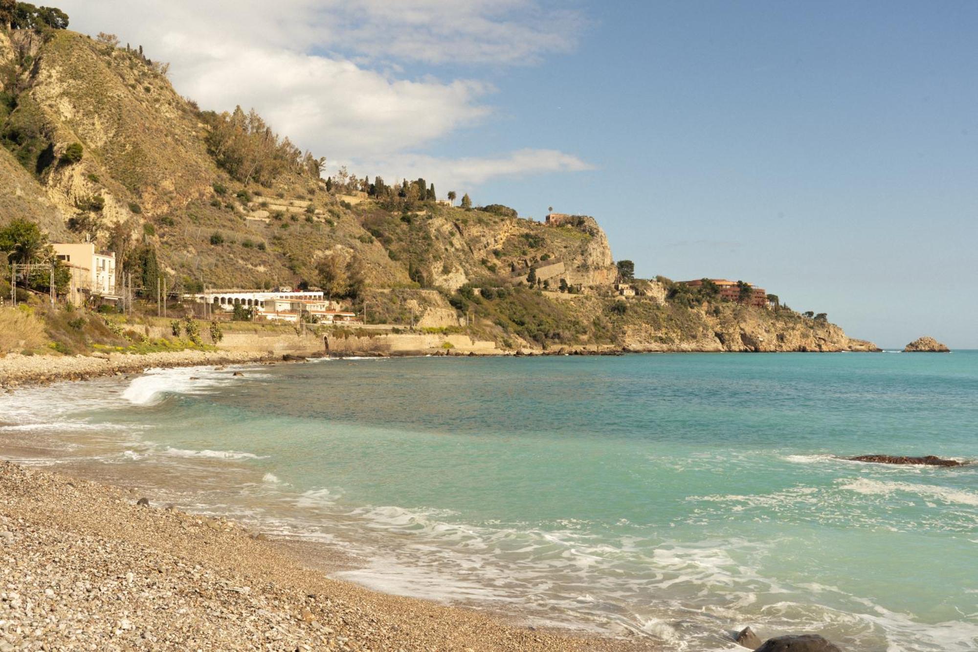 Johnny'S Suites Taormina Beach Bay Exterior photo