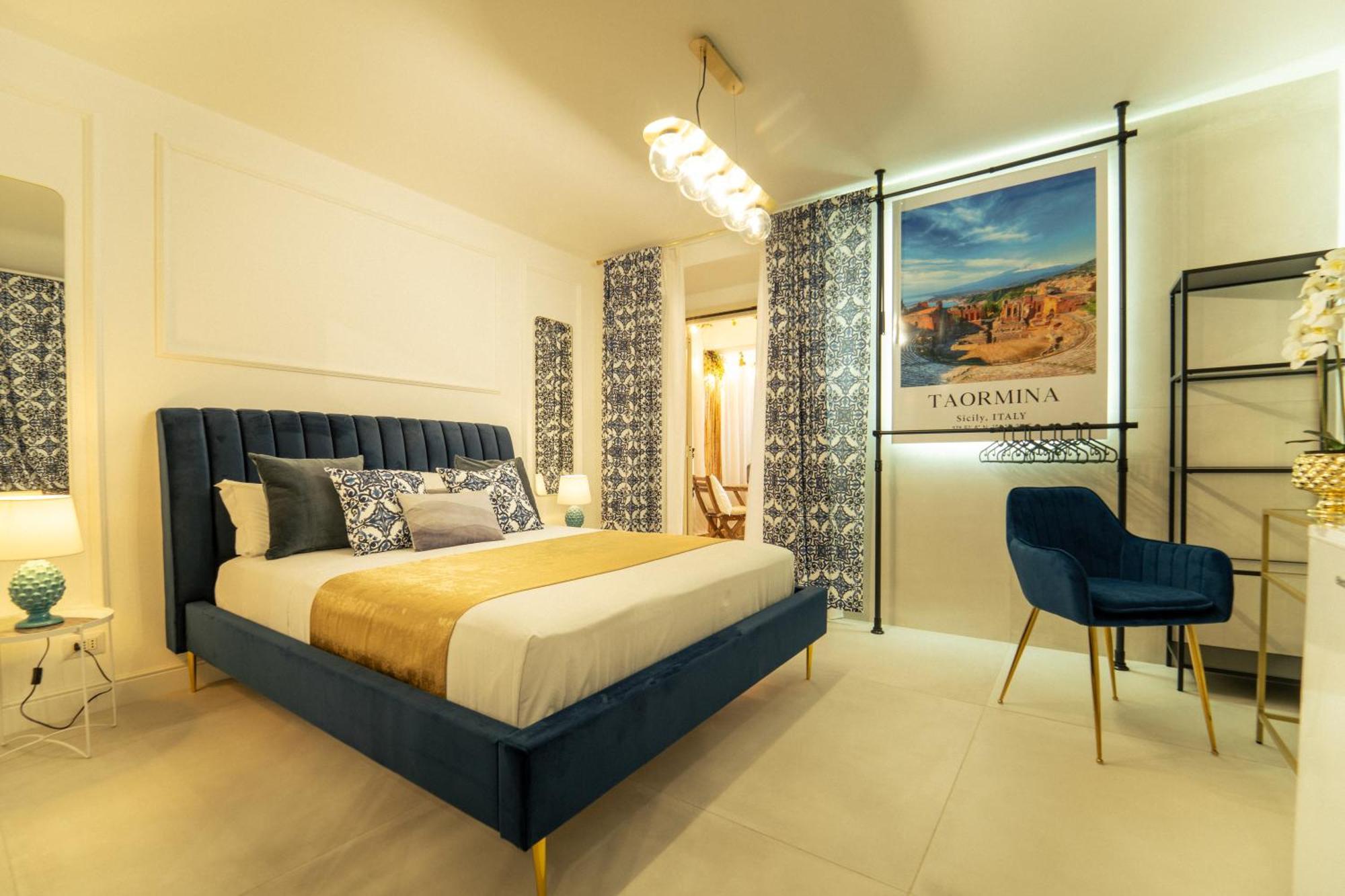 Johnny'S Suites Taormina Beach Bay Exterior photo
