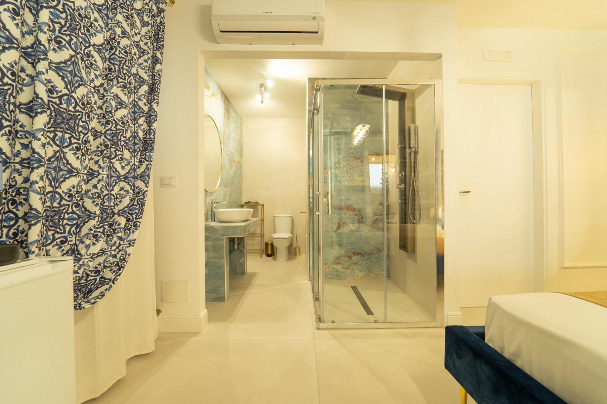 Johnny'S Suites Taormina Beach Bay Exterior photo