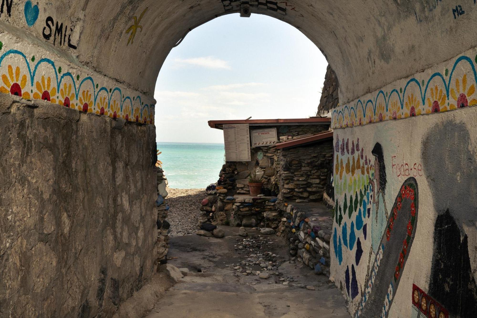 Johnny'S Suites Taormina Beach Bay Exterior photo